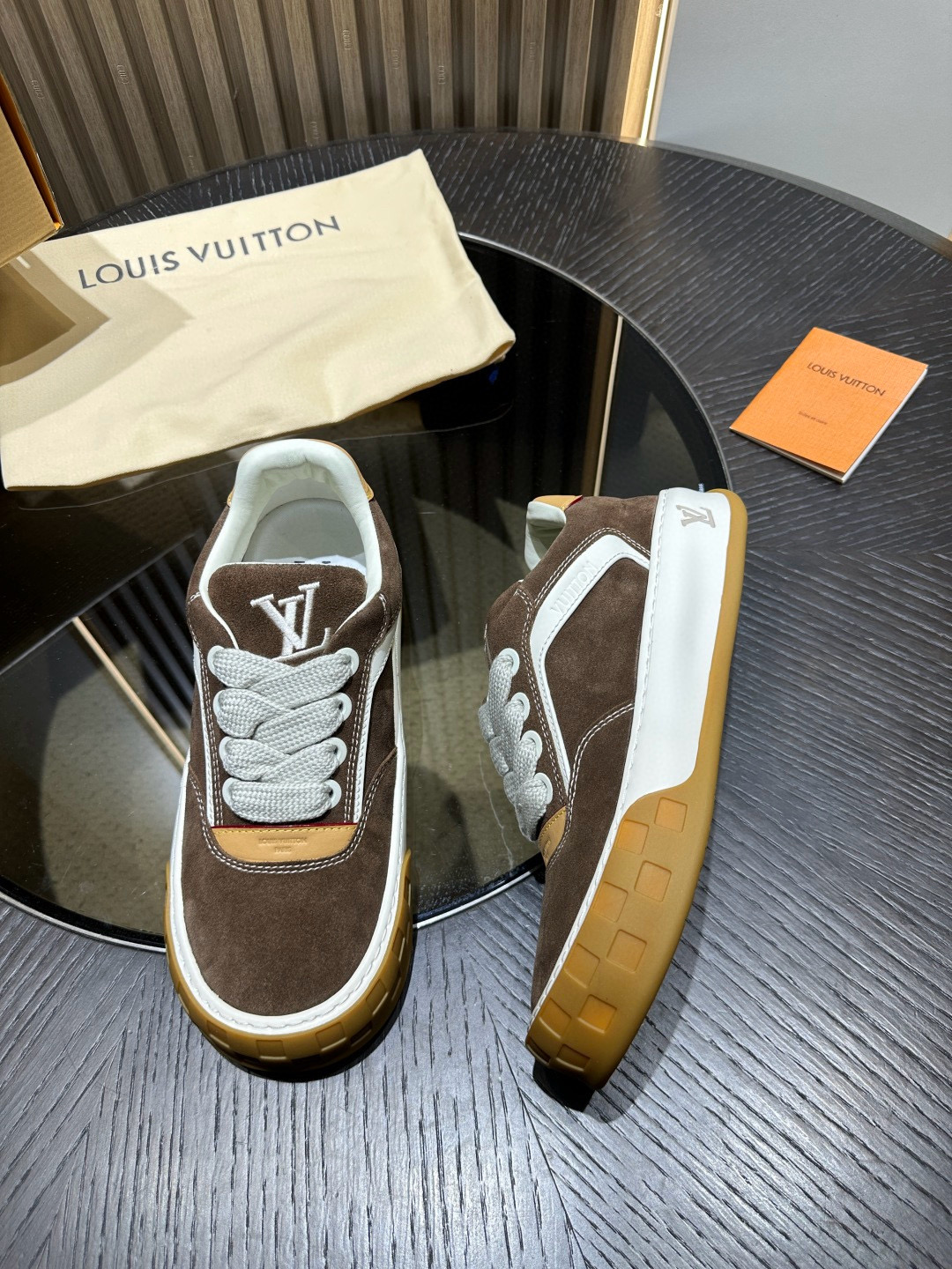 [LOUIS VUITTON] 루이비통 틸티드 스니커즈 남성용