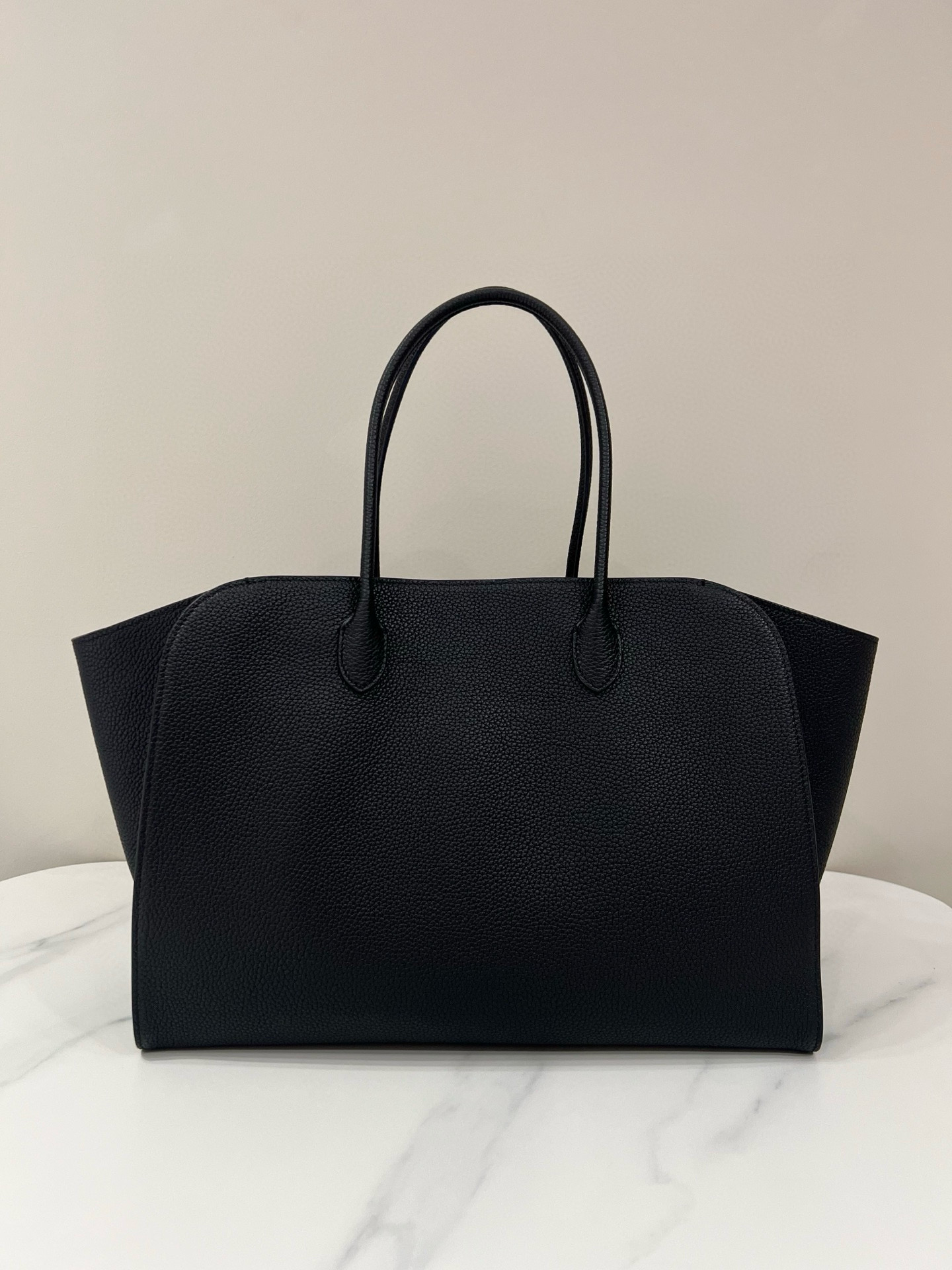 [The Row] 더로우 MARLO 말로백 17 블랙 레더 토트백 남녀공용