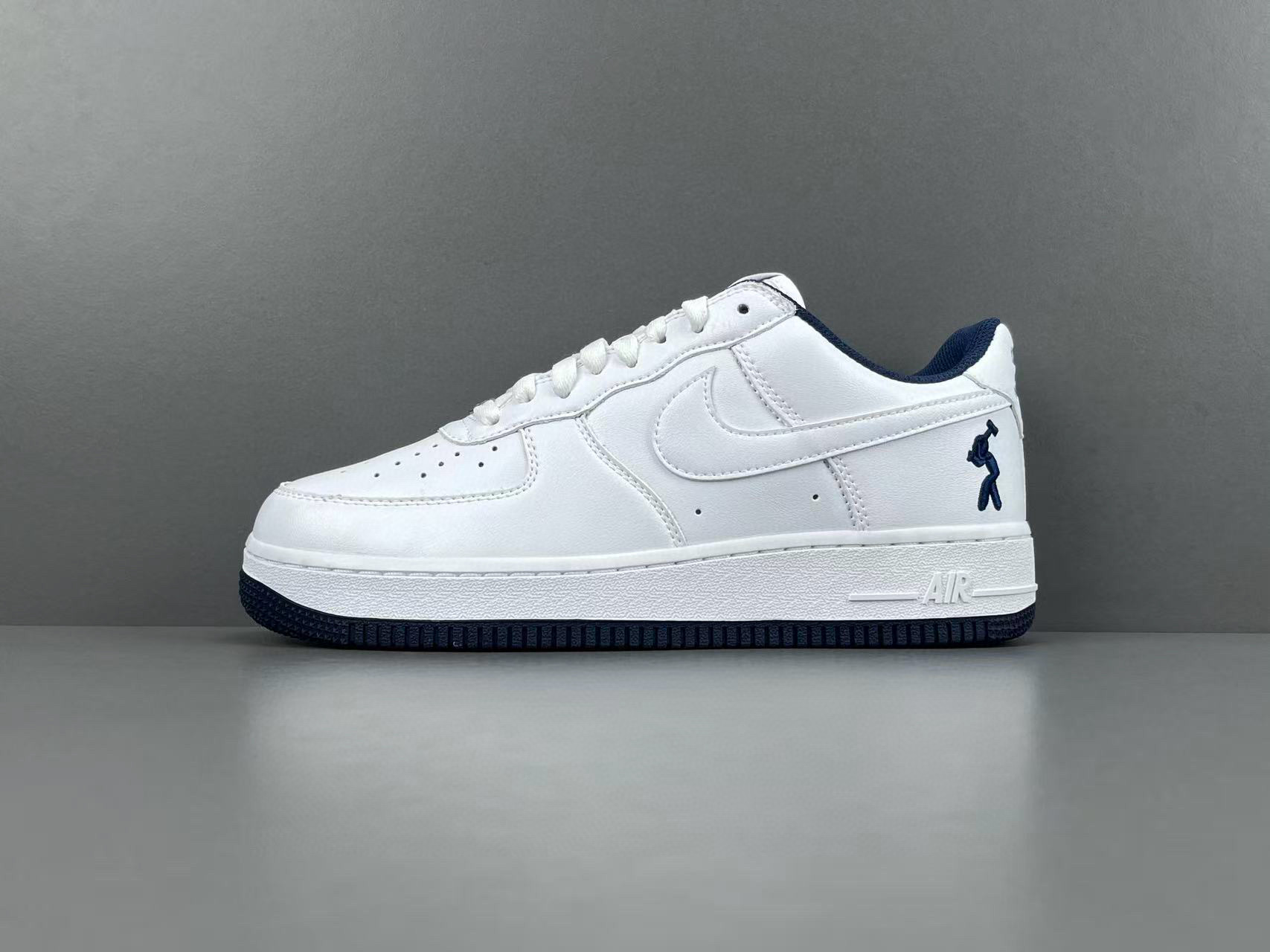 [NIKE] 나이키 x 릴 야티 에어포스 1 로우 화이트 앤 미드나잇 네이비 IB5720-100 남성용